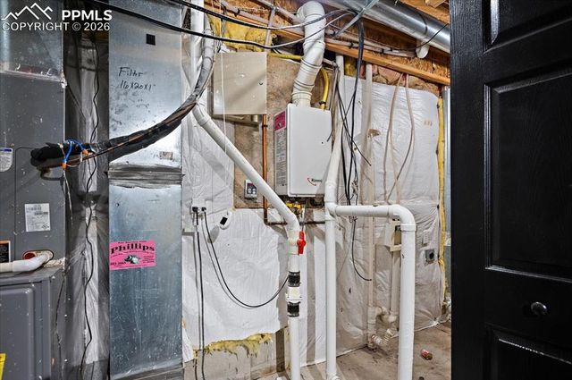 1313 N Blue Lake Lane, Pueblo, CO 81007