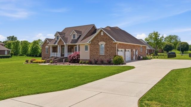 102 Highpoint Blvd, Tullahoma, TN 37388