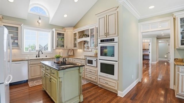 102 Highpoint Blvd, Tullahoma, TN 37388
