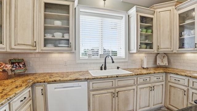 102 Highpoint Blvd, Tullahoma, TN 37388