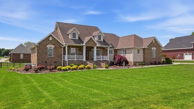 102 Highpoint Blvd, Tullahoma, TN 37388