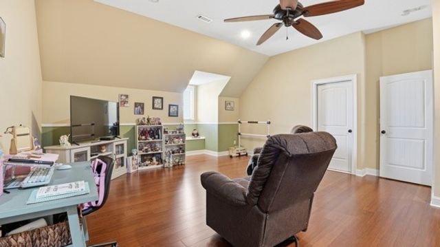 102 Highpoint Blvd, Tullahoma, TN 37388