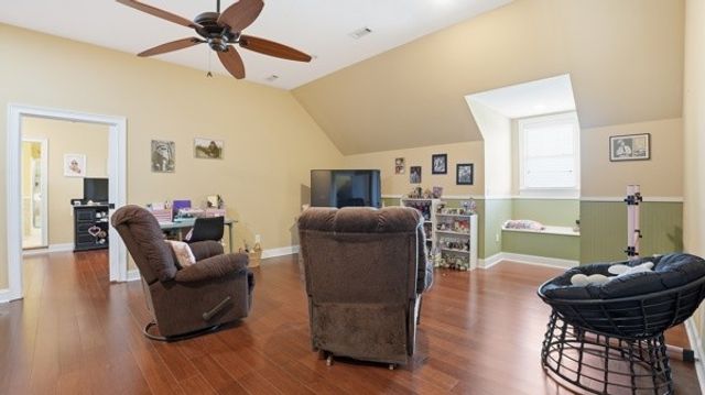 102 Highpoint Blvd, Tullahoma, TN 37388
