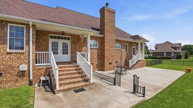 102 Highpoint Blvd, Tullahoma, TN 37388