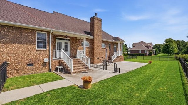 102 Highpoint Blvd, Tullahoma, TN 37388