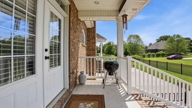 102 Highpoint Blvd, Tullahoma, TN 37388