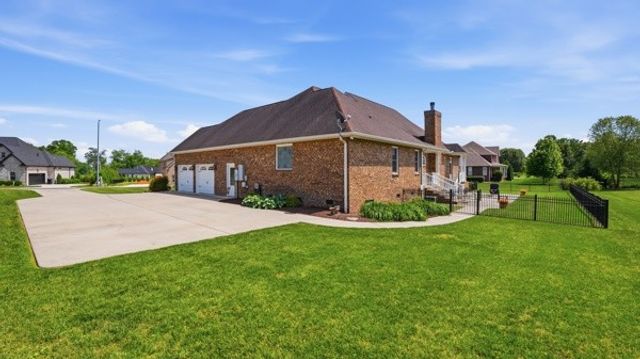 102 Highpoint Blvd, Tullahoma, TN 37388