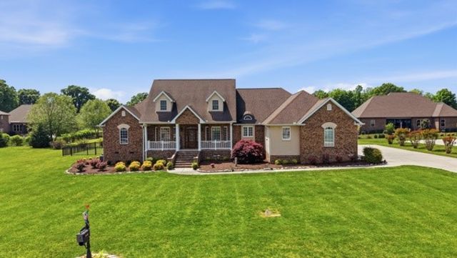 102 Highpoint Blvd, Tullahoma, TN 37388