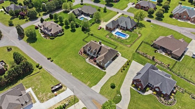 102 Highpoint Blvd, Tullahoma, TN 37388