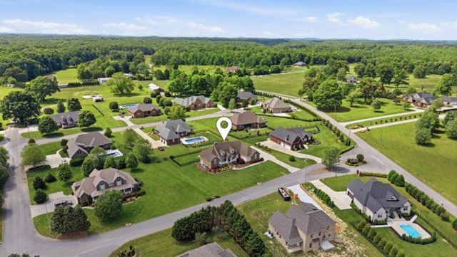 102 Highpoint Blvd, Tullahoma, TN 37388