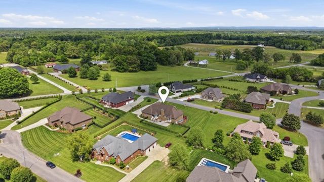 102 Highpoint Blvd, Tullahoma, TN 37388