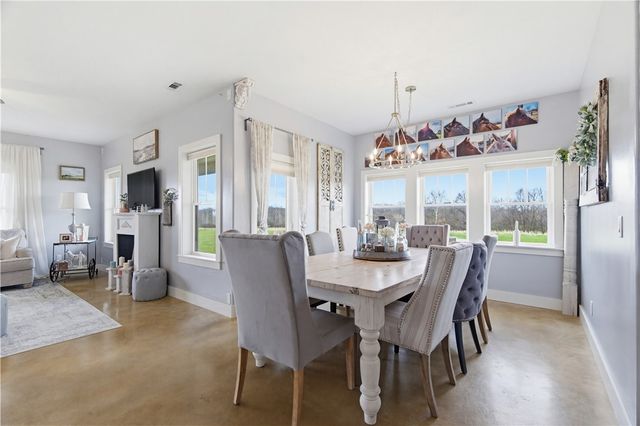 16000 Peterson Road, Gentry, AR 72734