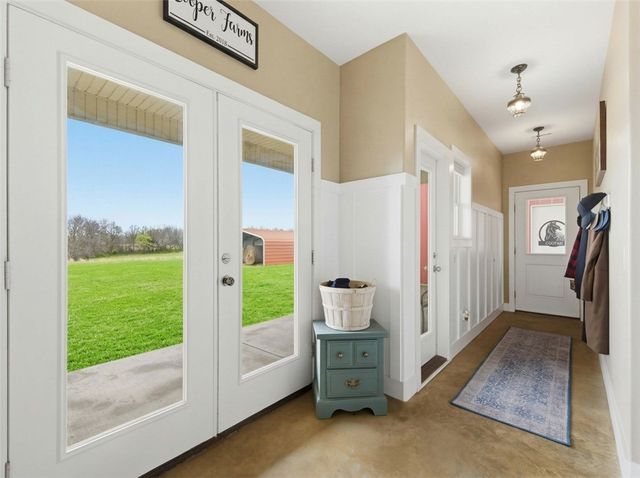 16000 Peterson Road, Gentry, AR 72734