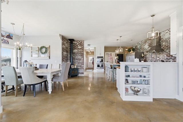 16000 Peterson Road, Gentry, AR 72734