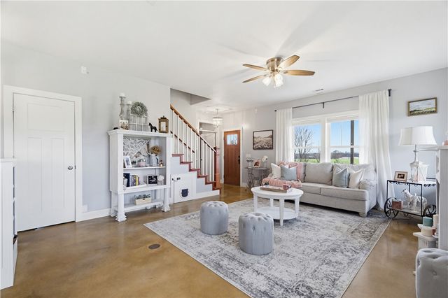 16000 Peterson Road, Gentry, AR 72734