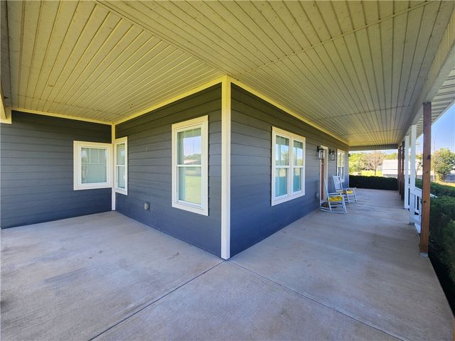 16000 Peterson Road, Gentry, AR 72734