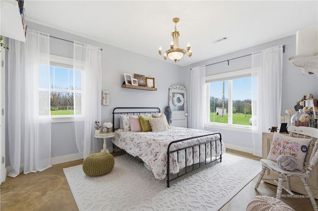 16000 Peterson Road, Gentry, AR 72734