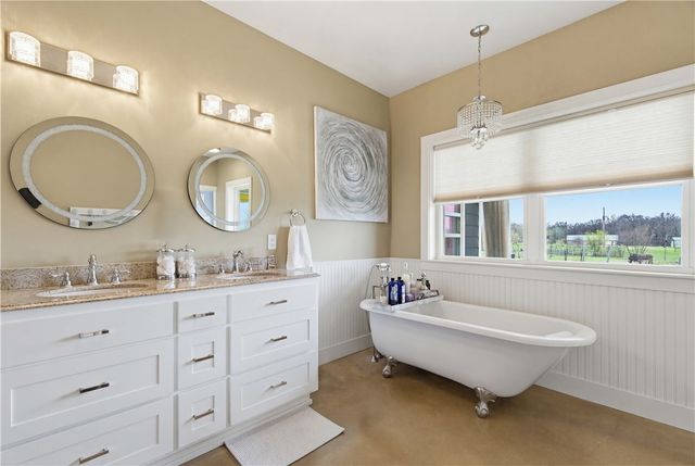 16000 Peterson Road, Gentry, AR 72734