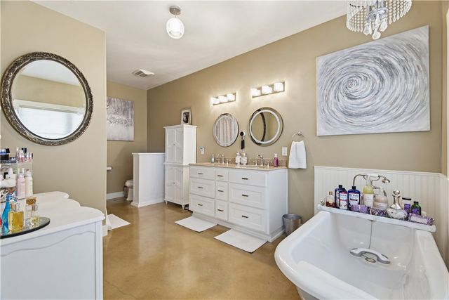 16000 Peterson Road, Gentry, AR 72734