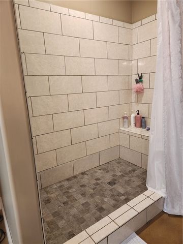 16000 Peterson Road, Gentry, AR 72734