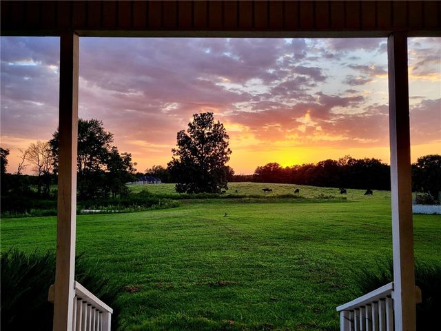 16000 Peterson Road, Gentry, AR 72734