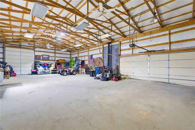 16000 Peterson Road, Gentry, AR 72734