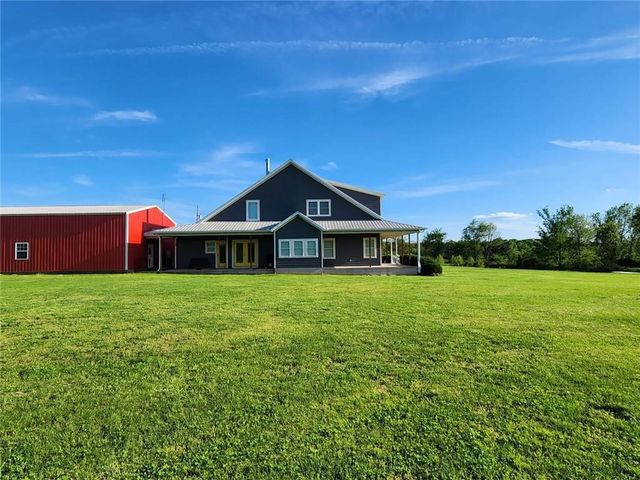 16000 Peterson Road, Gentry, AR 72734