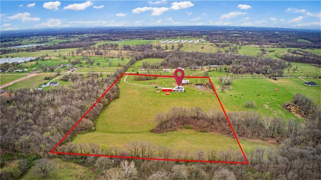 16000 Peterson Road, Gentry, AR 72734