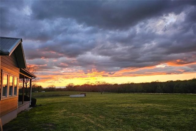 16000 Peterson Road, Gentry, AR 72734