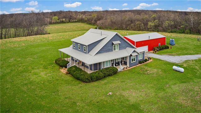 16000 Peterson Road, Gentry, AR 72734