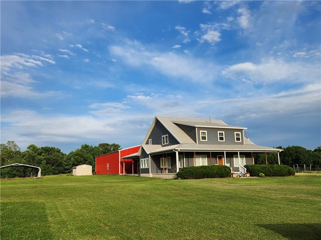 16000 Peterson Road, Gentry, AR 72734