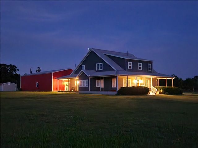 16000 Peterson Road, Gentry, AR 72734