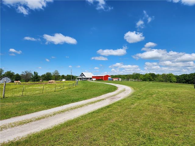 16000 Peterson Road, Gentry, AR 72734