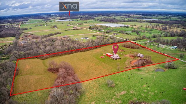 16000 Peterson Road, Gentry, AR 72734