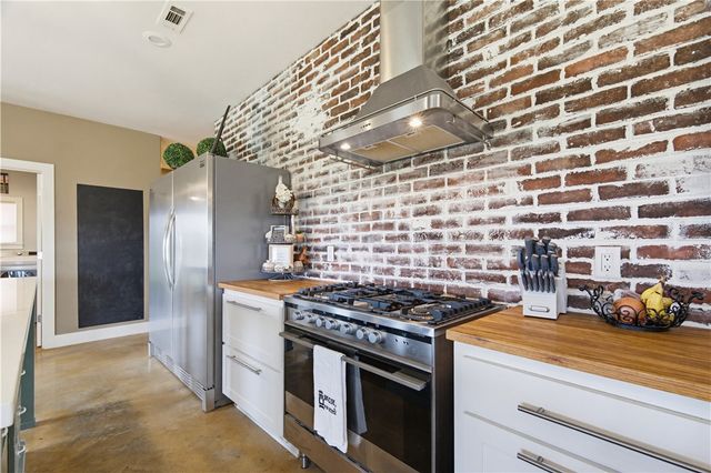 16000 Peterson Road, Gentry, AR 72734