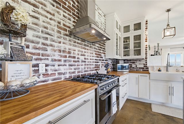 16000 Peterson Road, Gentry, AR 72734