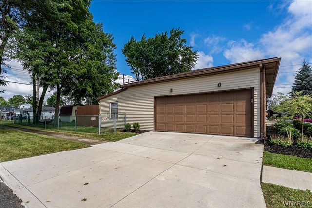 200 Lou Ann Dr, Cheektowaga, NY 14043