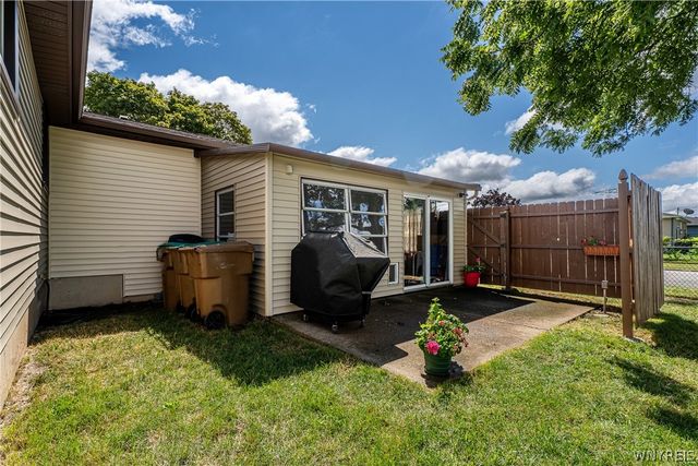 200 Lou Ann Dr, Cheektowaga, NY 14043