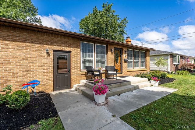 200 Lou Ann Dr, Cheektowaga, NY 14043