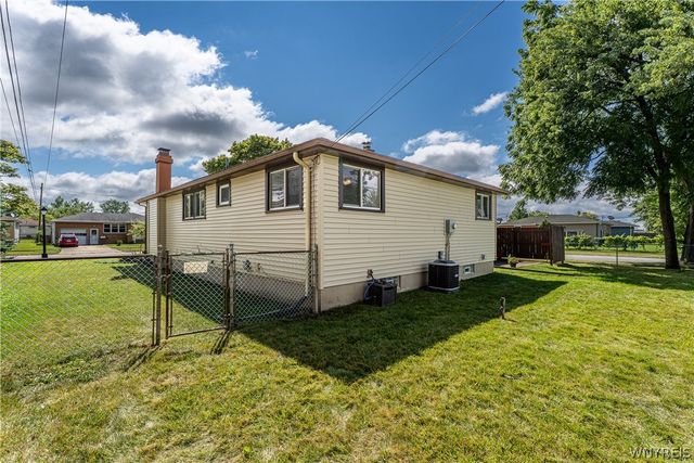 200 Lou Ann Dr, Cheektowaga, NY 14043