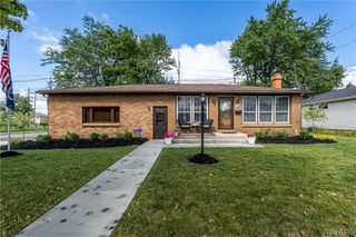 200 Lou Ann Dr, Cheektowaga, NY 14043