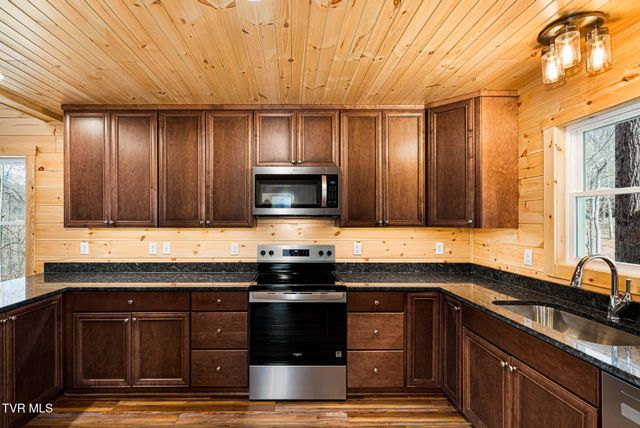 1135 Cherry Springs Lane, Trade, TN 37691