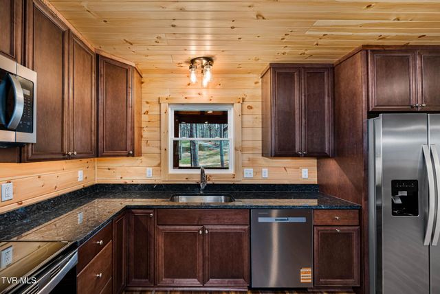 1135 Cherry Springs Lane, Trade, TN 37691