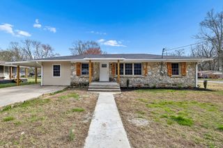 303 Lucas St, Huntland, TN 37345