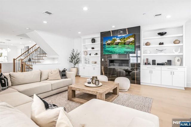 110 Mason Court 5F, Haworth, NJ 07641