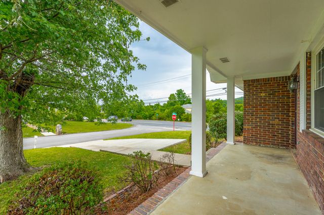 2520 Sharron Drive, Chattanooga, TN 37421