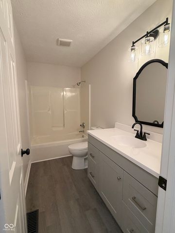 7260 Bradford Woods Way, Indianapolis, IN 46268