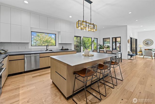 1219 158th Place SW, Lynnwood, WA 98087