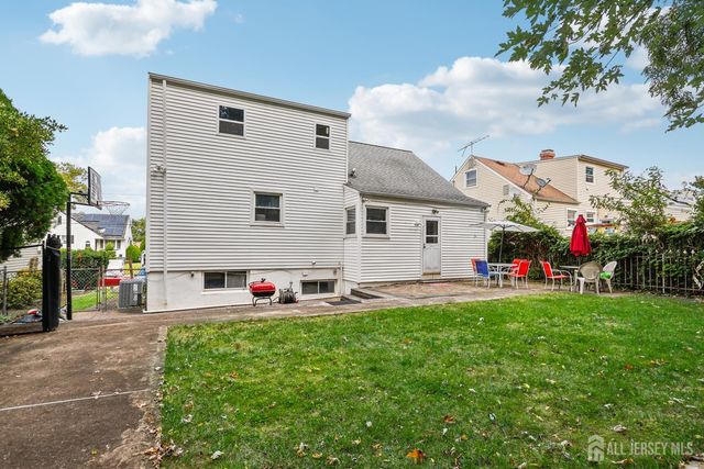 66 Brandywine Road, Fords, NJ 08863