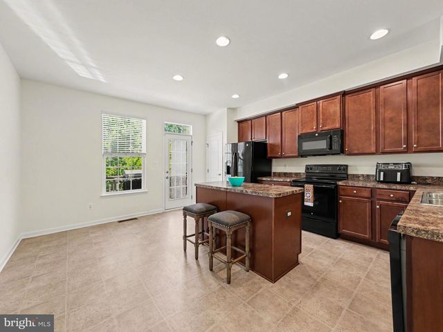 207 STREAMVIEW DR, Fredericksburg, VA 22405